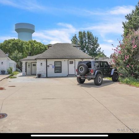 Cozy Private Suite 5 Min From Saint Francis Hospital And Woodland Hills Mall Tulsa Eksteriør billede